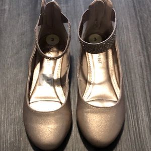 Girls Beautiful Gold Tone Dress Shoes